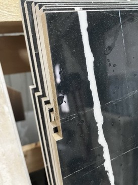 вырезы в плитах керамогранита без сколов гидроабразивом.jpeg